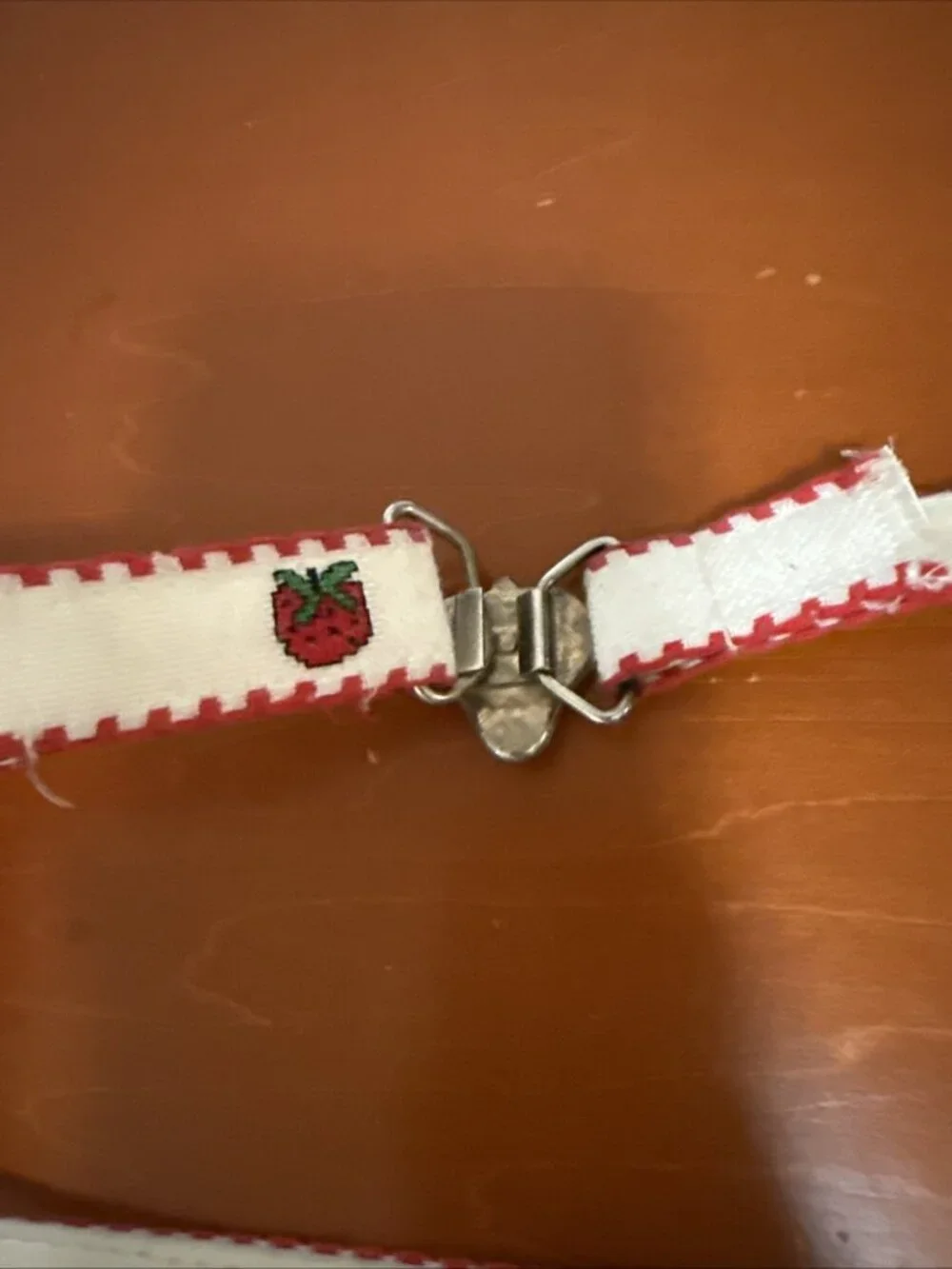 1980 Vintage strawberry Women’s Belt Approximately 31 Inches. Super Cute